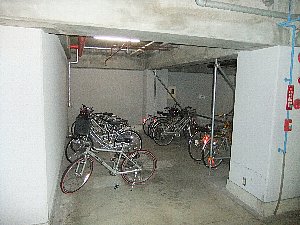 外土居ビル駐輪場.jpg